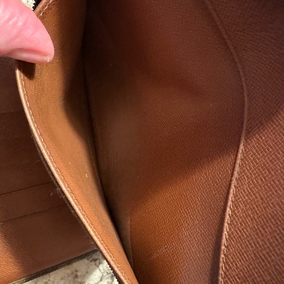 Louis Vuitton Brown Monogram Wallet folding with a snap closure - Picture 7 of 10